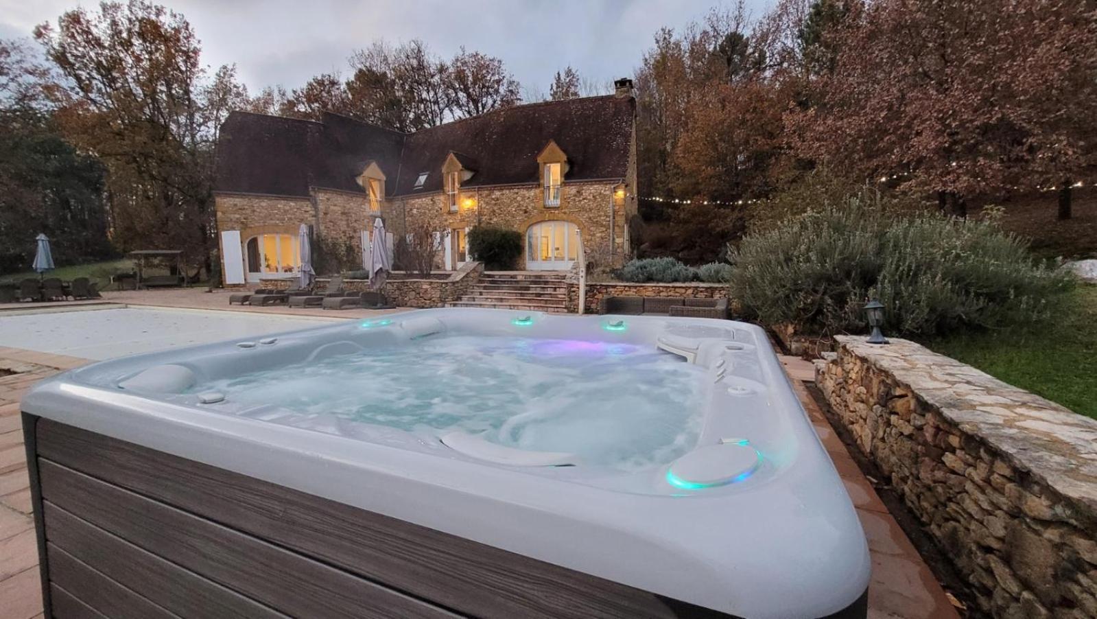 Luxury Chateau W. Pool & Hot Tub In Dordogne 베이냑 에 카즈낙 외부 사진